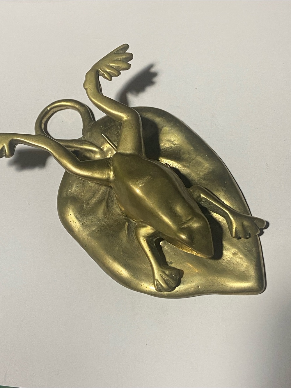 Brass Frog on Lily Pad Clip Pn Holder Hanging Decorative Accent -